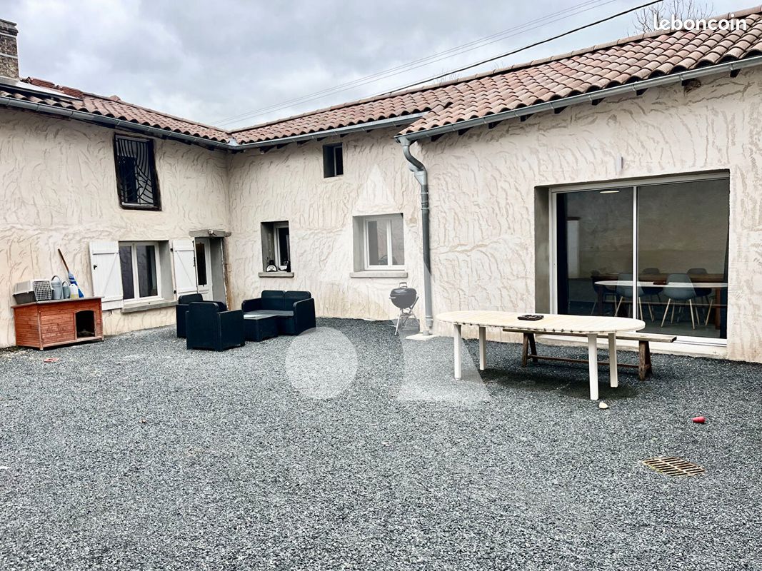 Maison 3 pièces 83 m² · à Montceaux · 83 m² · 210 000 €