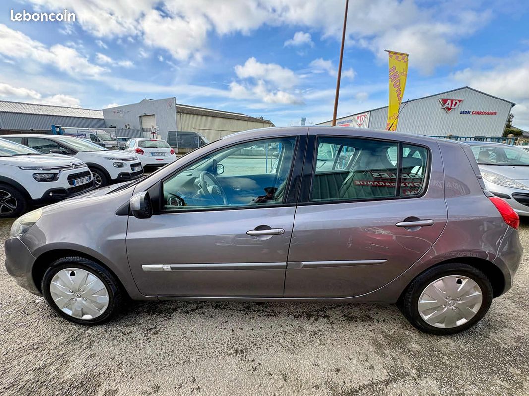 Renault clio (image 3)