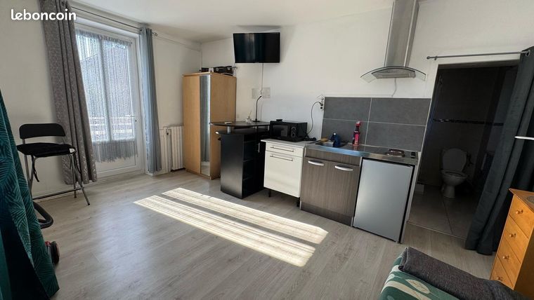 Studio 20m2 380 Charges comprises