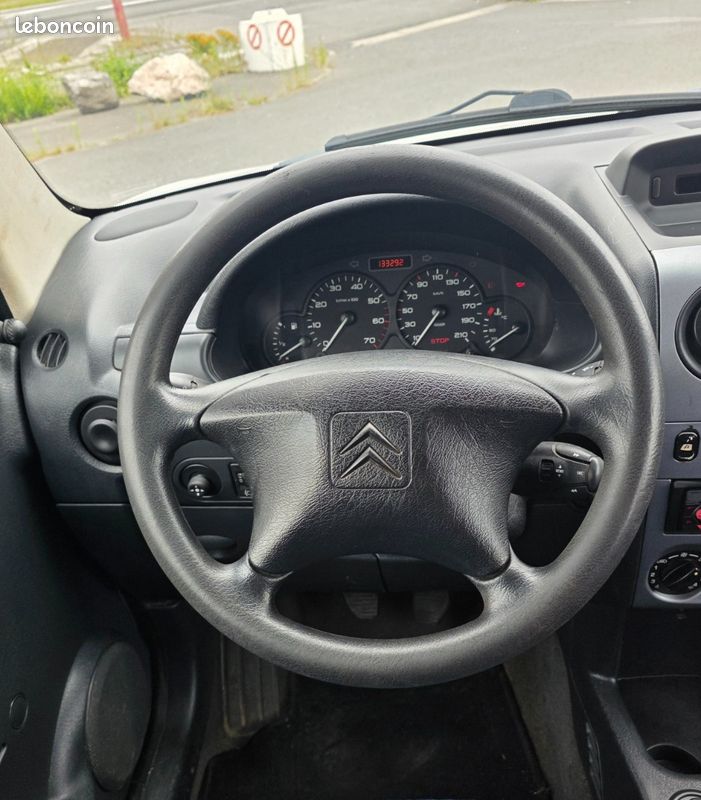 Citroën Berlingo 1.6 HDI 75CV FAIBLE KILO DISTRIB OK (image 8)