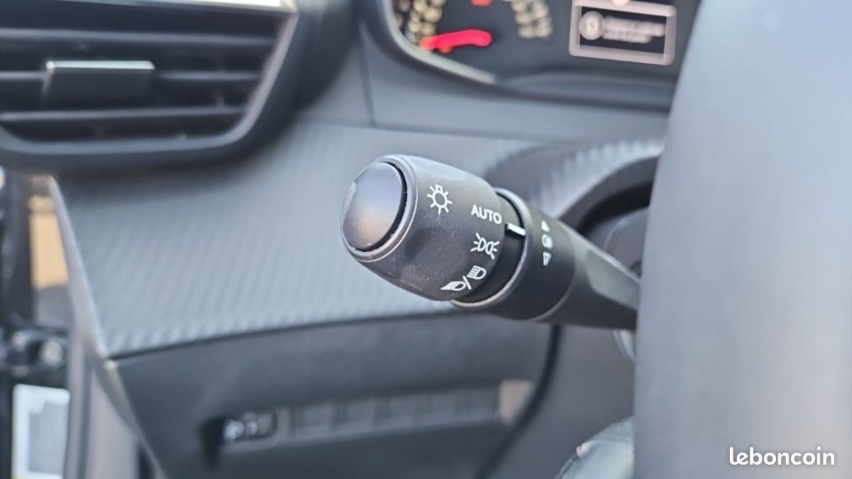Peugeot 2008 100 SS BVM6 STYLE (image 21)