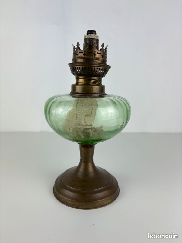 Lampe à Pétrole Vintage Laiton Et Verre Orange - Marque YPL & MCo, Années 1920-1949, Non Testée