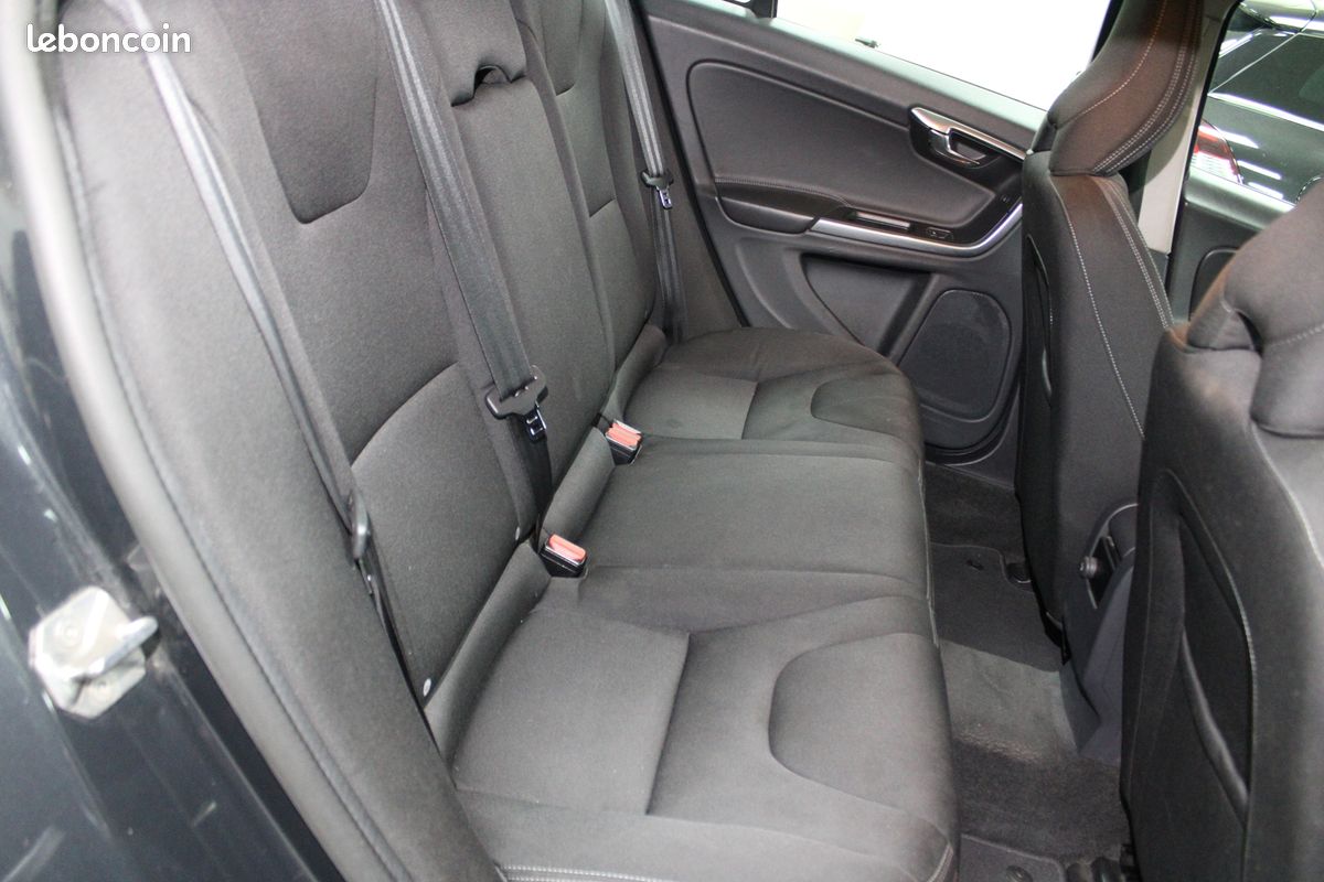 Volvo V60 D2 120CH KINETIC BUSINESS GEARTRONIC (image 11)