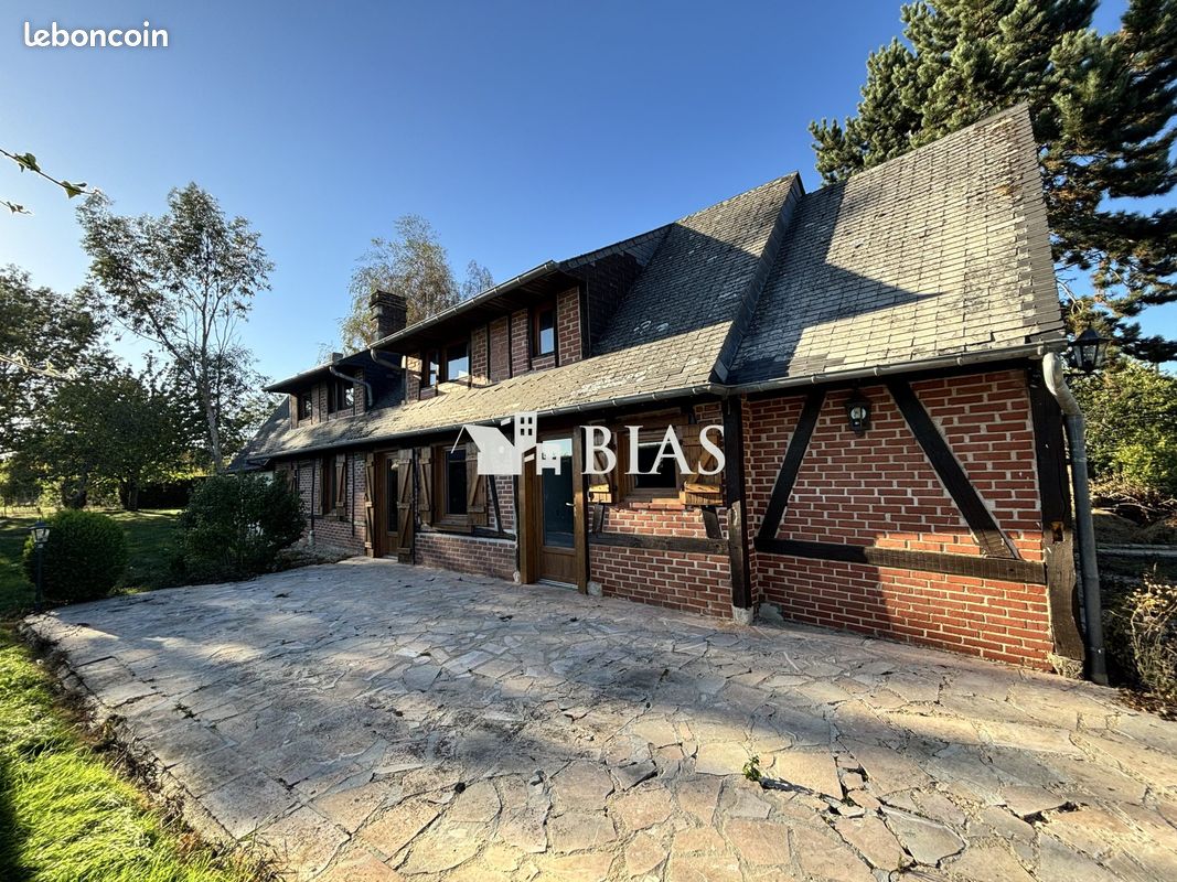 Maison 6 pièces 95 m² · à Sainte-Colombe-la-Commanderie · 95 m² · 900 €/mois