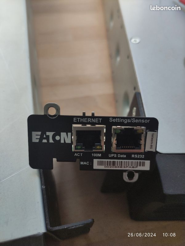 Adaptateur de gestion à distance Eaton RS-232 pour PW9135G6000-XL3U avec réseau (image 1)