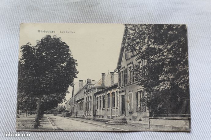Carte Postale Ancienne – LURE – Les écoles – CPA-70