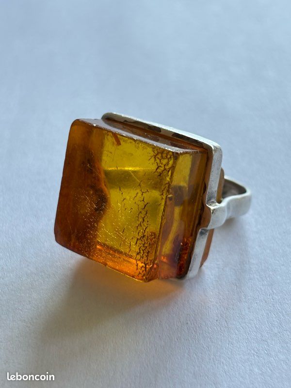 Bague Ancienne En Argent Massif Avec Ambre Baltique - Style Cocktail