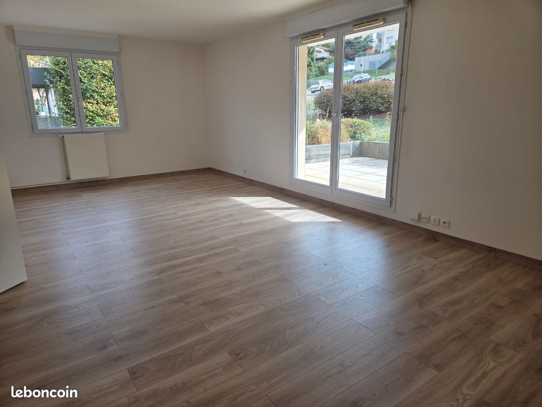 Parking 75 m² · à Clermont-Ferrand · 75 m² · 950 €/mois