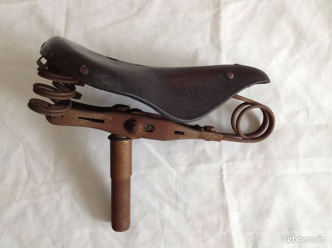 Ancienne selle à ressorts en cuir marque orligne (image 1)