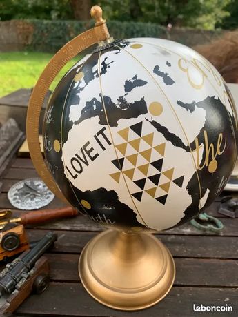 Globe Terrestre Décoratif Roald Hauteur 35 Cm En Métal Doré Plastique Noir