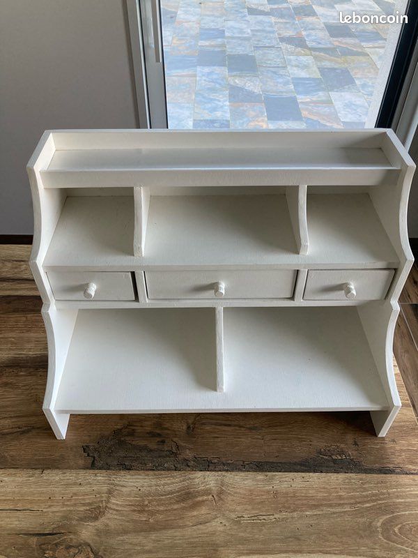 Petit meuble en bois (image 1)