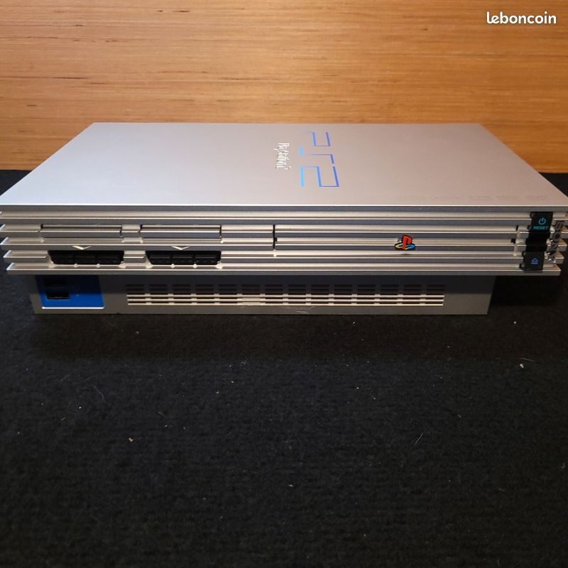 PS2 CONSOLE SLIMLINE SILVER SCPH-70003 BUNDLE CABLES PLUS 8 MIXED GAMES