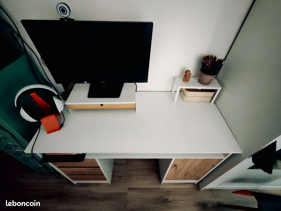 Bureau (image 2)