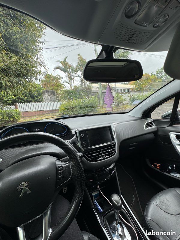 PEUGEOT 2008 Pure tech - Voitures