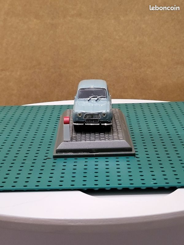 Maquette Renault 4L 1962 – Échelle 1/24 – Usines Editrices – Neuve