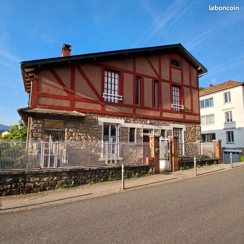 Maison 10 pièces 200 m² · à Bourgs sur Colagne · 200 m² · 185 000 €