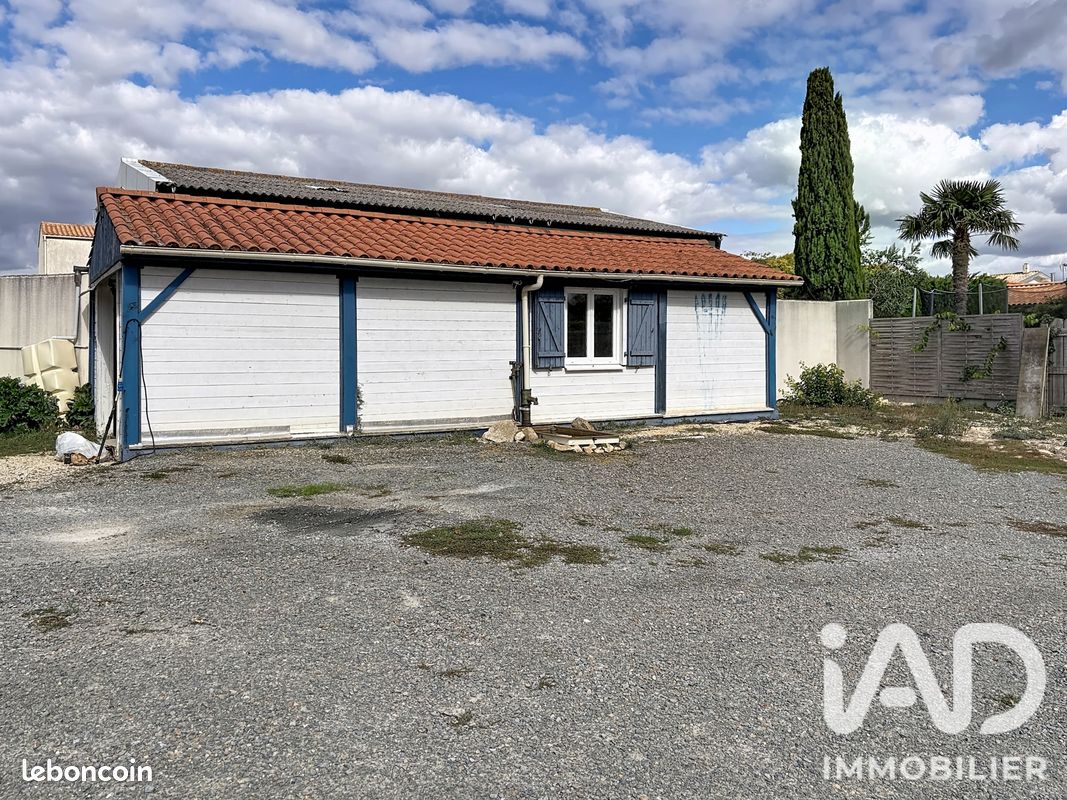 Parking 49 m² · à Charron · 49 m² · 60 000 €
