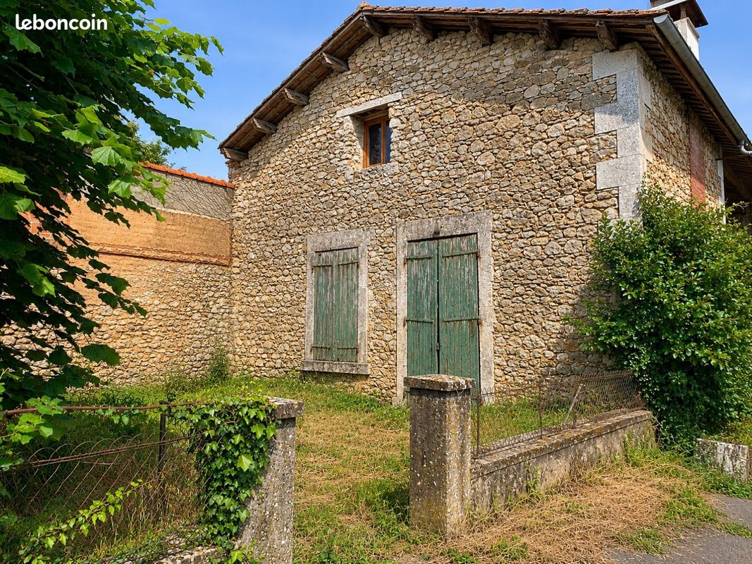 Maison 7 pièces 143 m² · à Taponnat-Fleurignac · 143 m² · 75 000 €