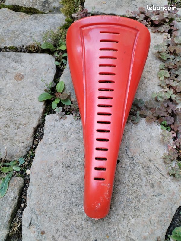 Ancienne Selle De BMX Rouge ISCASELLE Vintage Old School