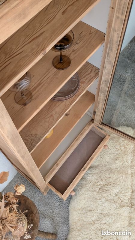 Vitrine de collection en bois avec 90 compartiments Vitrine de collection en bois avec 90 compartiments
