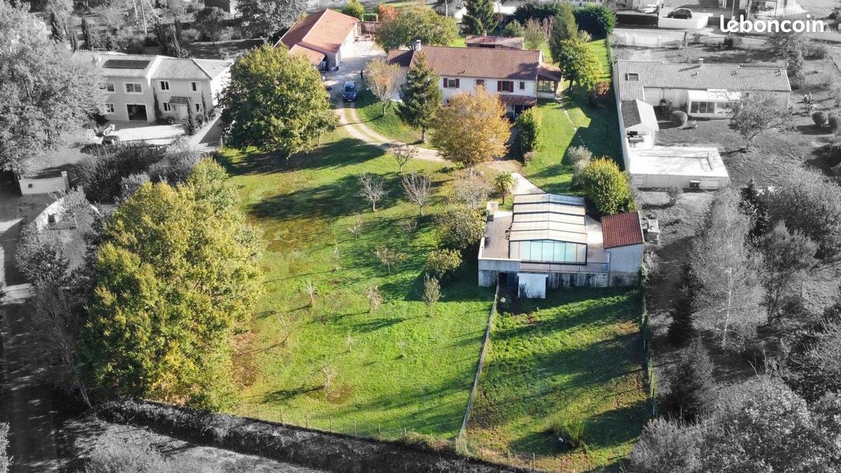 Maison 10 pièces 348 m² · à Église-Neuve-de-Vergt · 348 m² · 472 500 €