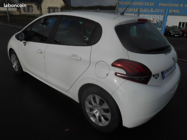 Peugeot 208 like 5p 1.2 vti 12v 68ch essence -8424 km (image 2)
