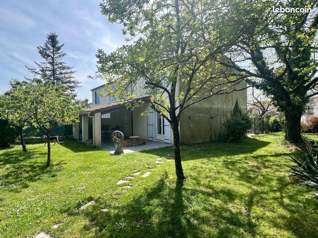 Maison 4 pièces 100 m² · à Saint-Jean-d'Angély · 100 m² · 179 000 €