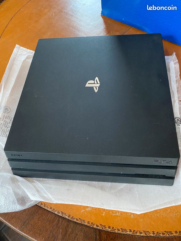 PS4 Pro (image 2)