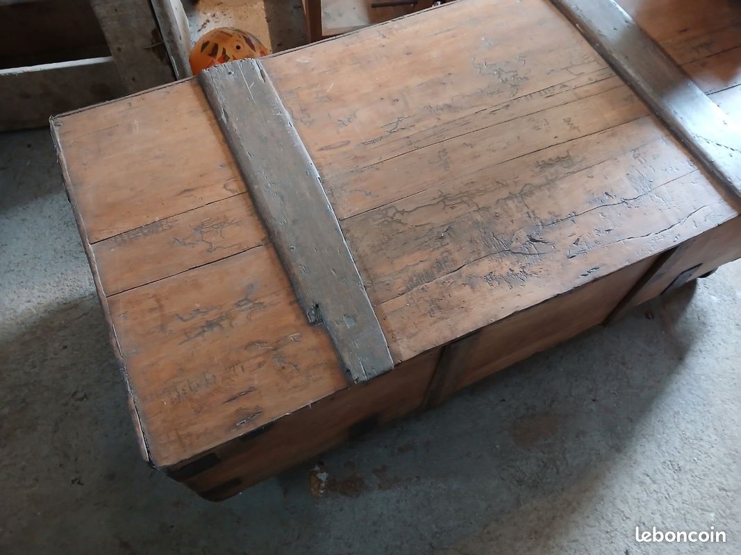 Malle ancienne sur roulettes (image 9)