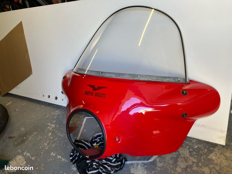 Bulle carénage avant tête de fourche - Guzzi V7 1970 (image 1)