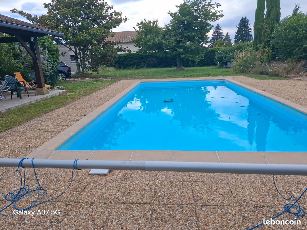 Terrain constructible environ 630m2 avec piscine · à Estrablin · 169 000 €