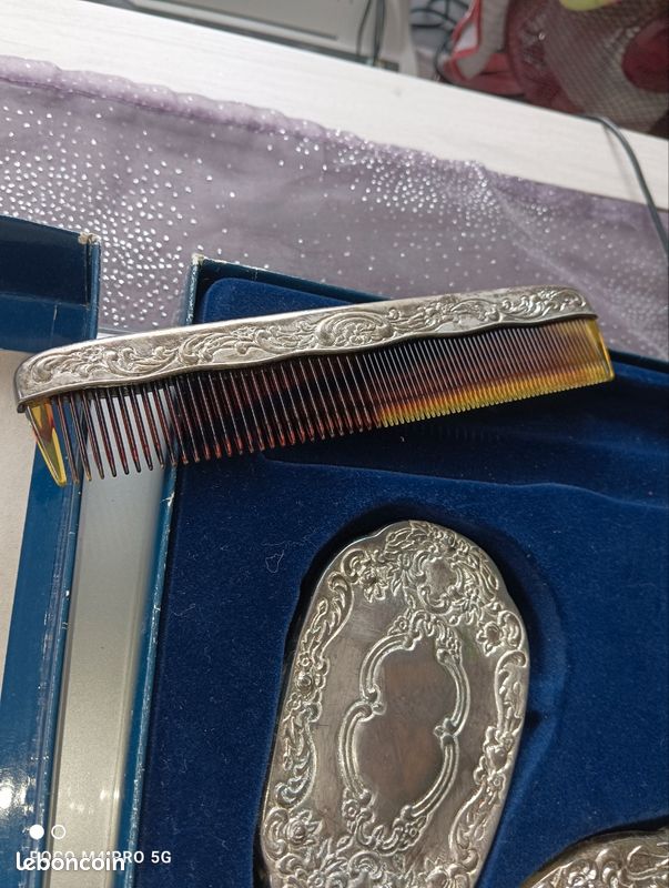 Nécessaire De Coiffure Vintage Regent Of London - 3 Pièces En Métal Doré - état Neuf Avec Défauts Mineurs