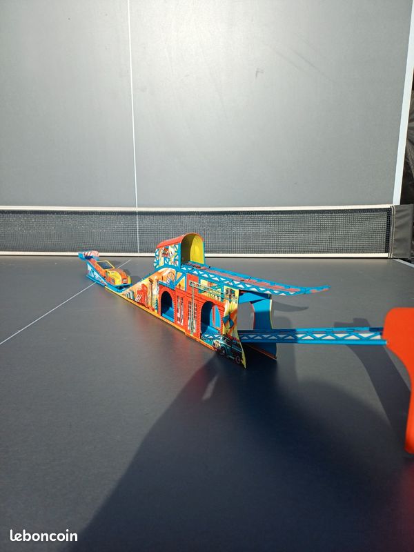 Circuit en tôle | impossible.gallery