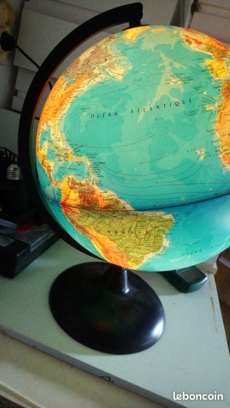 Globe terrestre lumineux (image 2)