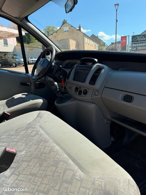 Opel Vivaro 1.9 DCI 82 cv 9 places 1ere Main (image 5)