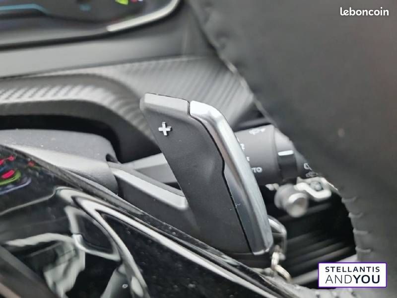 Peugeot 2008 Hybrid 145 e-DCS6 Style (image 25)