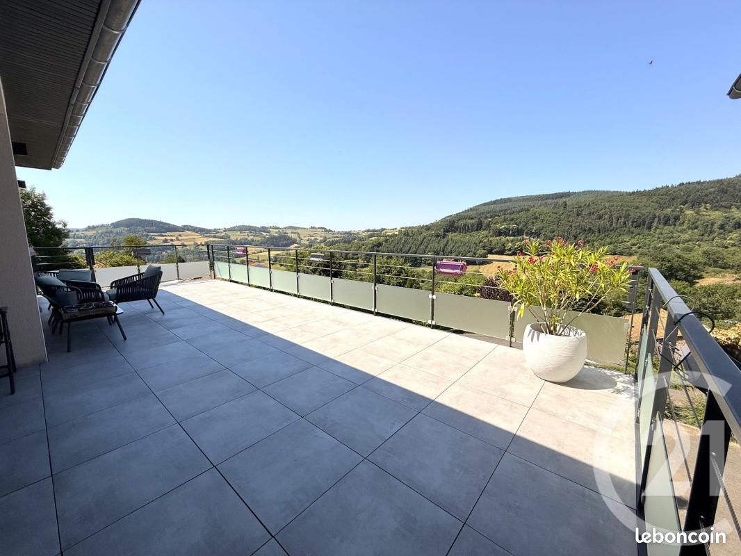 Maison 6 pièces 180 m² · à Affoux · 180 m² · 449 000 €