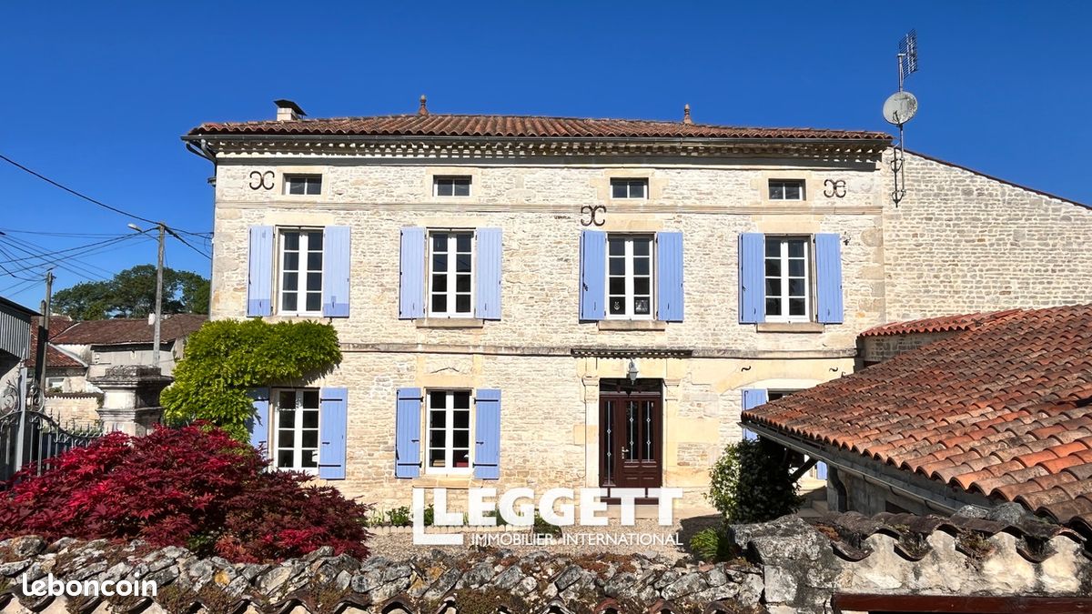 Maison 8 pièces 320 m² · à Sainte-Sévère · 320 m² · 383 720 €