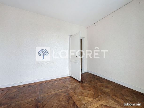 https://img.leboncoin.fr/api/v1/lbcpb1/images/32/de/13/32de1355461d77edb155d1aa1964493b40b334df.jpg?rule=ad-image
