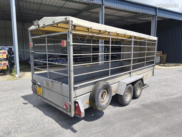 Remorque Bétaillère LABBE ROTIE d'occasion - PTAC 3200 kg – 470x160x184 cm (image 2)