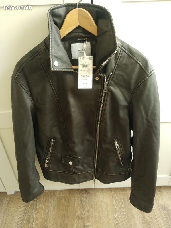 Blouson En Cuir Noir Taille XS - Occasion En Très Bon état, Style Casual