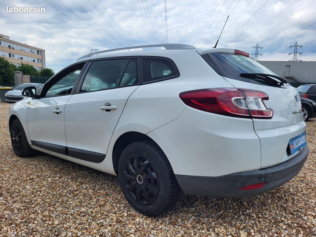 Renaut megane 3 estate 1.5 dci 110 ch boite automatique (image 2)