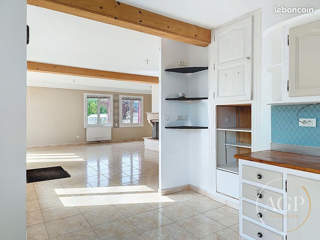Maison 7 pièces 168 m² · à Saint-Denis-de-l'Hôtel · 168 m² · 273 000 €