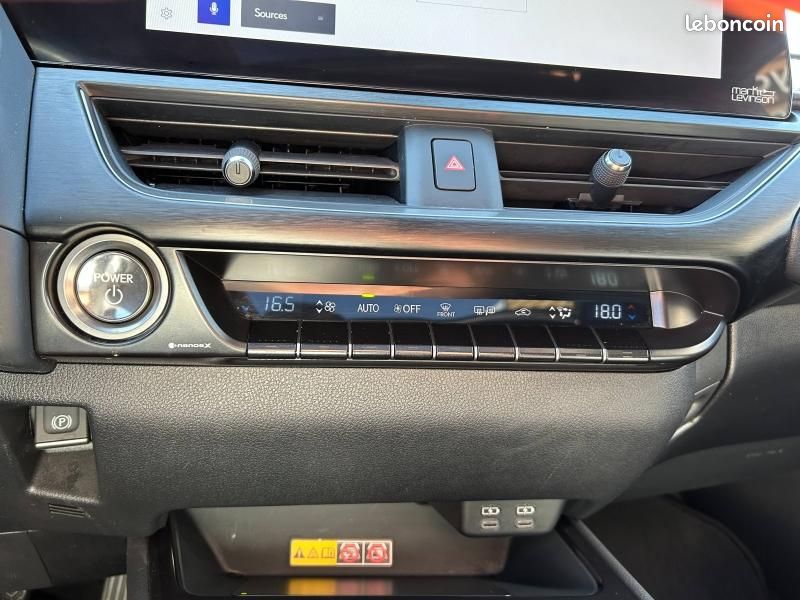 Lexus UX 250h Executive 2WD (image 36)