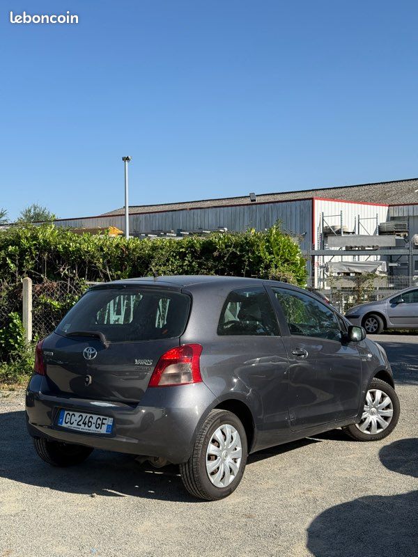 TOYOTA Yaris Luna 1.4 D-4D 90ch MOTEUR A CHAINE (image 3)