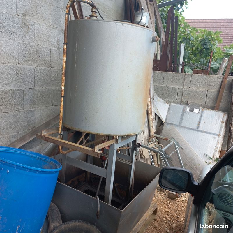 Cuve gasoil sur retention (image 1)