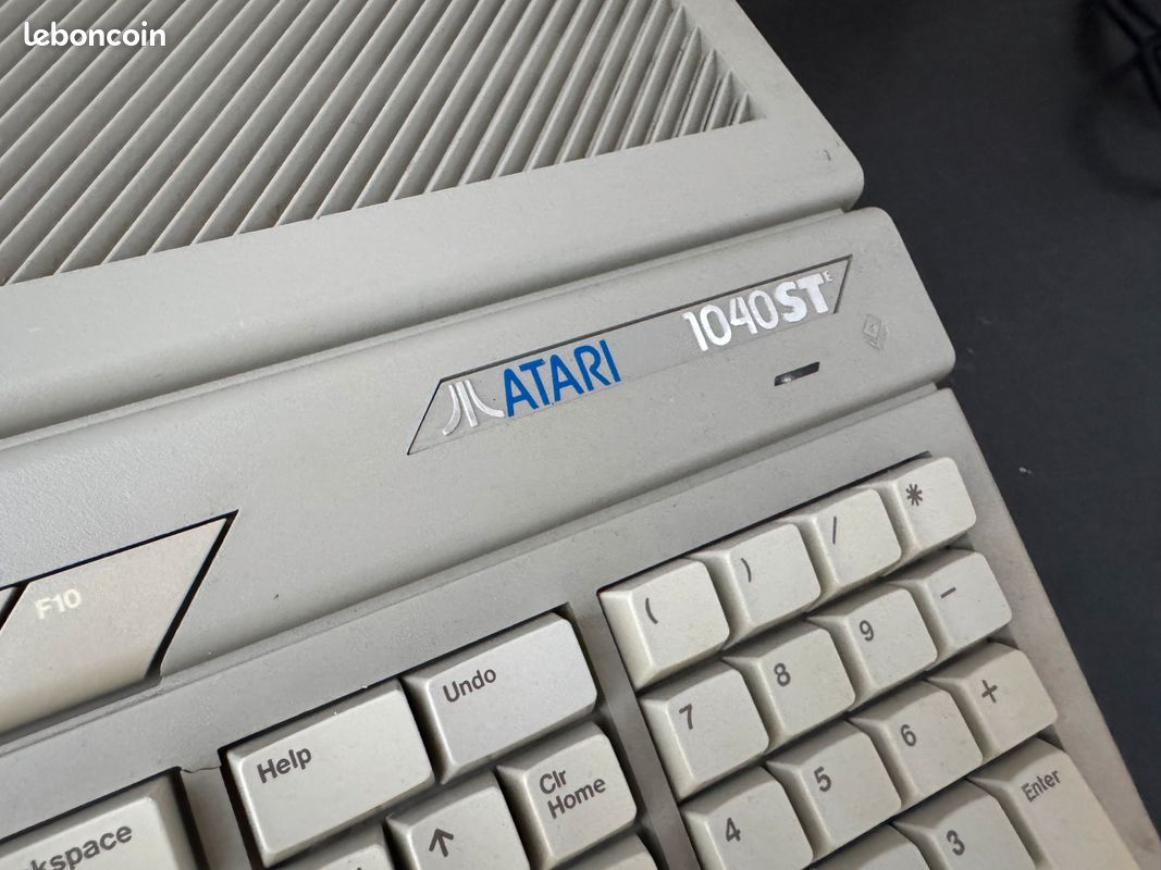 Atari 1040 STe + écran SC1224 Couleur – Lot Complet Avec Disquettes Et Boîtes