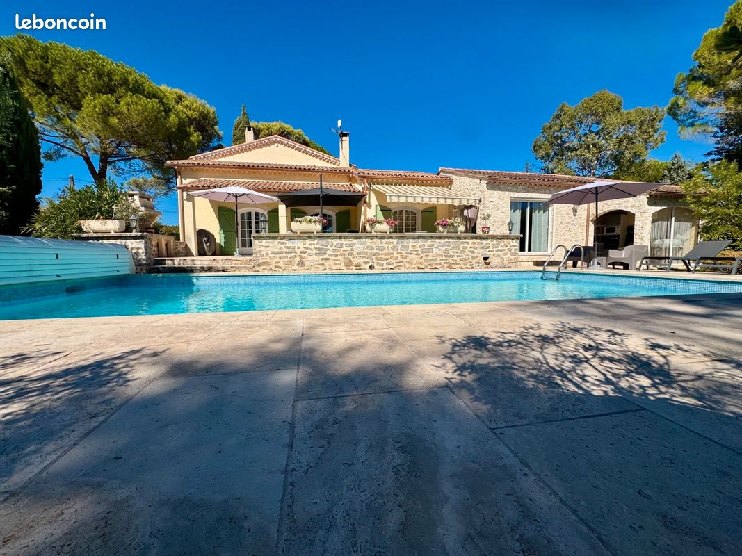 Maison 8 pièces 182 m² · à Saint-Privat-des-Vieux · 182 m² · 450 000 €