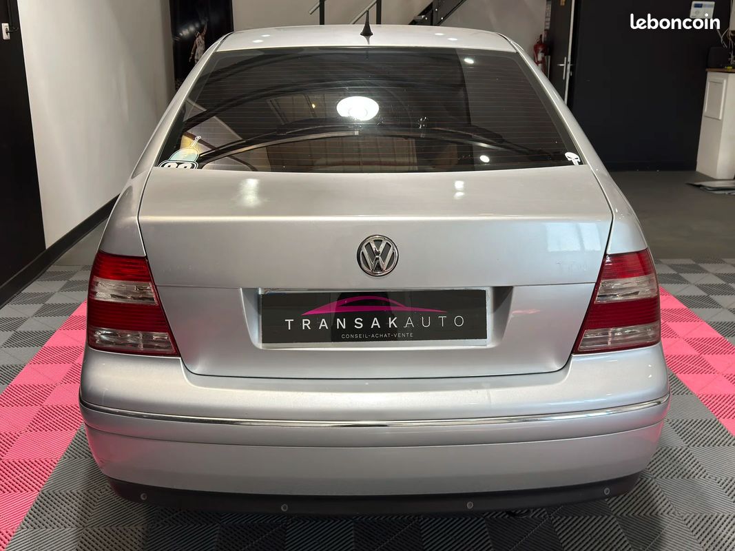 Volkswagen Bora 1.9 TDI Trendline BVM6 / Carplay / Suivi OK (image 5)