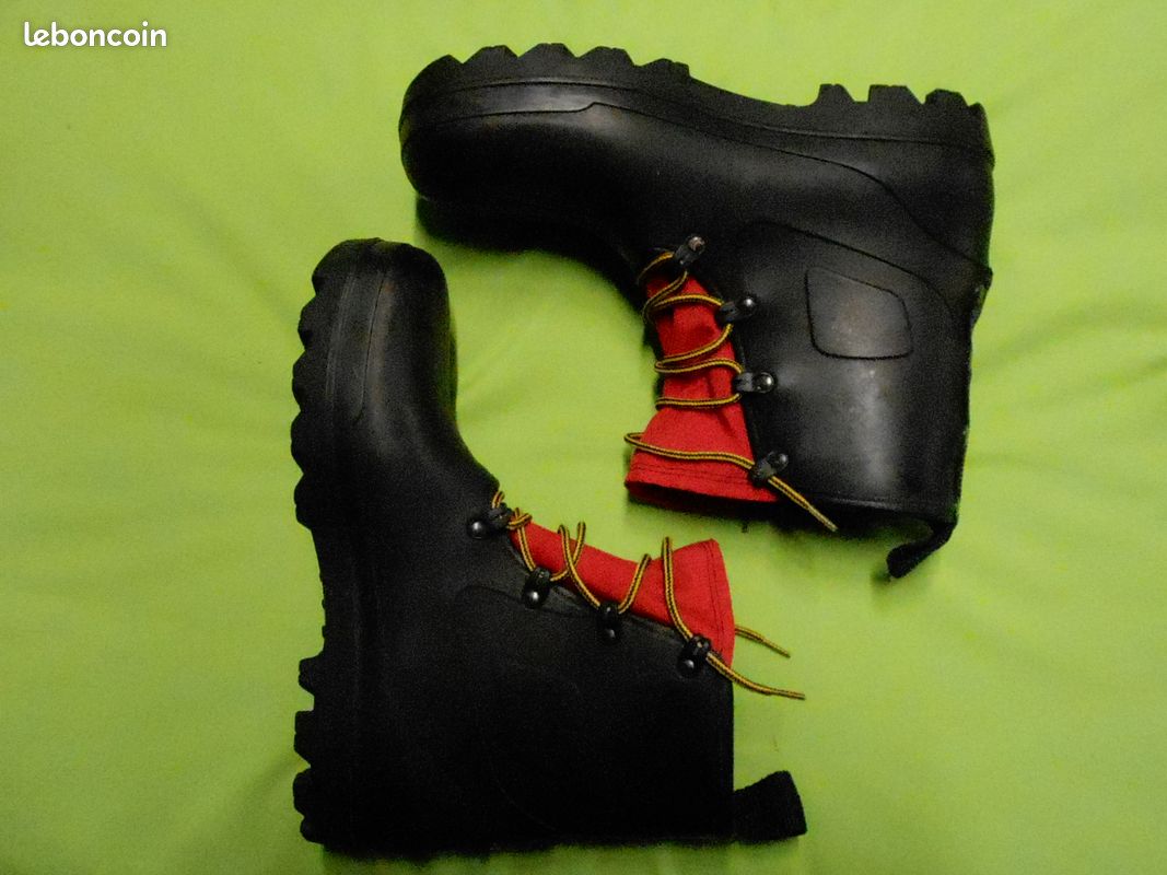 CHAUSSURES / BOTTILLON de Spéléo de chez Etanché Sécurité Taille 43 (image 1)